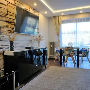 Charming Ac 2-bedroom Center Family, Couples Friendly Antibes